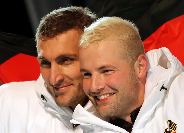 OLY544-OLYMPICS-BOBSLEIGH-0222-1A-JPG4257464026091523185