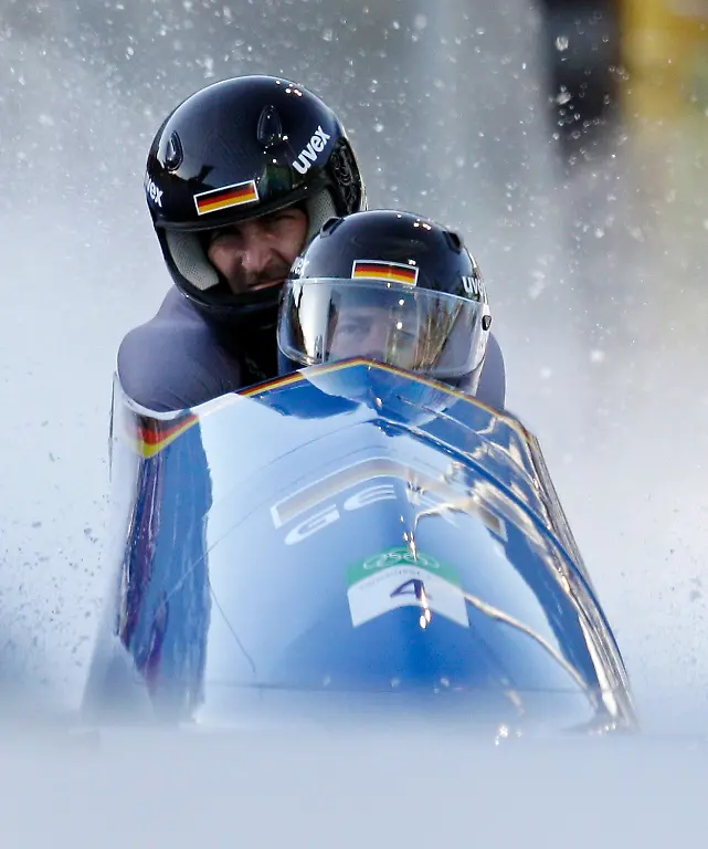 Vancouver-Olympics-Bobsled-OLYBO101-jpg8795114956148412435