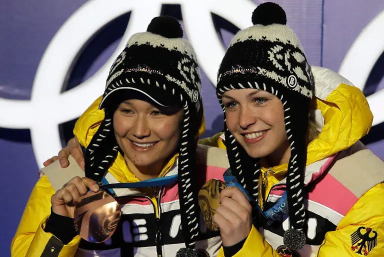 Vancouver-Olympics-Medals-OLYSJ150-jpg4042928121921069410