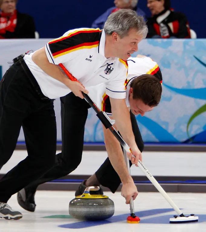 Vancouver-Olympics-Curling-OLYCU103-jpg7589949573806897746
