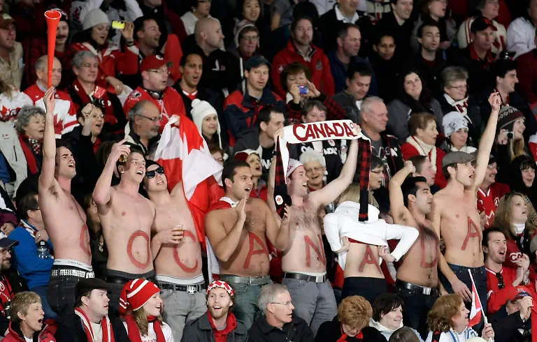 OLYCW123-OLYMPICS-CURLING-0221-11-JPG2704719333534122297