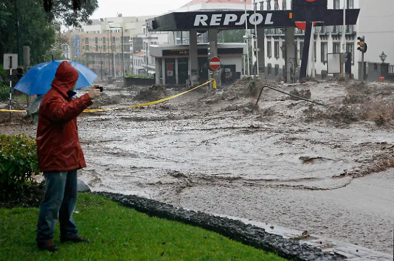 JMR09-PORTUGAL-MADEIRA-FLOODS-0220-11-JPG8224367302388316663