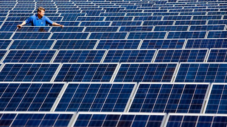 Deutschlands Solarbranche kämpft mit schwacher Nachfrage, sinkenden Preisen und Gewinneinbrüchen.