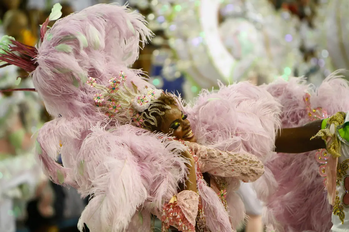 Brazil-Carnival-XSI179-jpg6335956738735673664