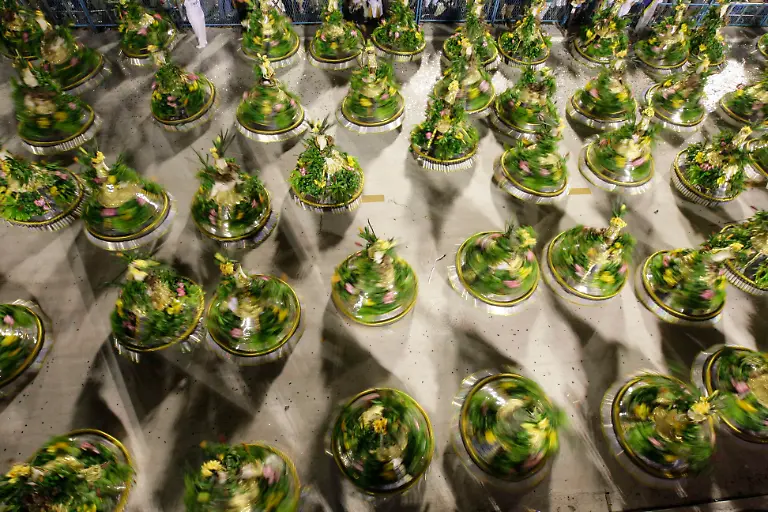 CORRECTION-Brazil-Carnival-RIO157-jpg1369061956682683480