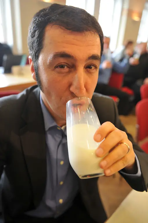 2pbp0606-jpg1992725682735700167