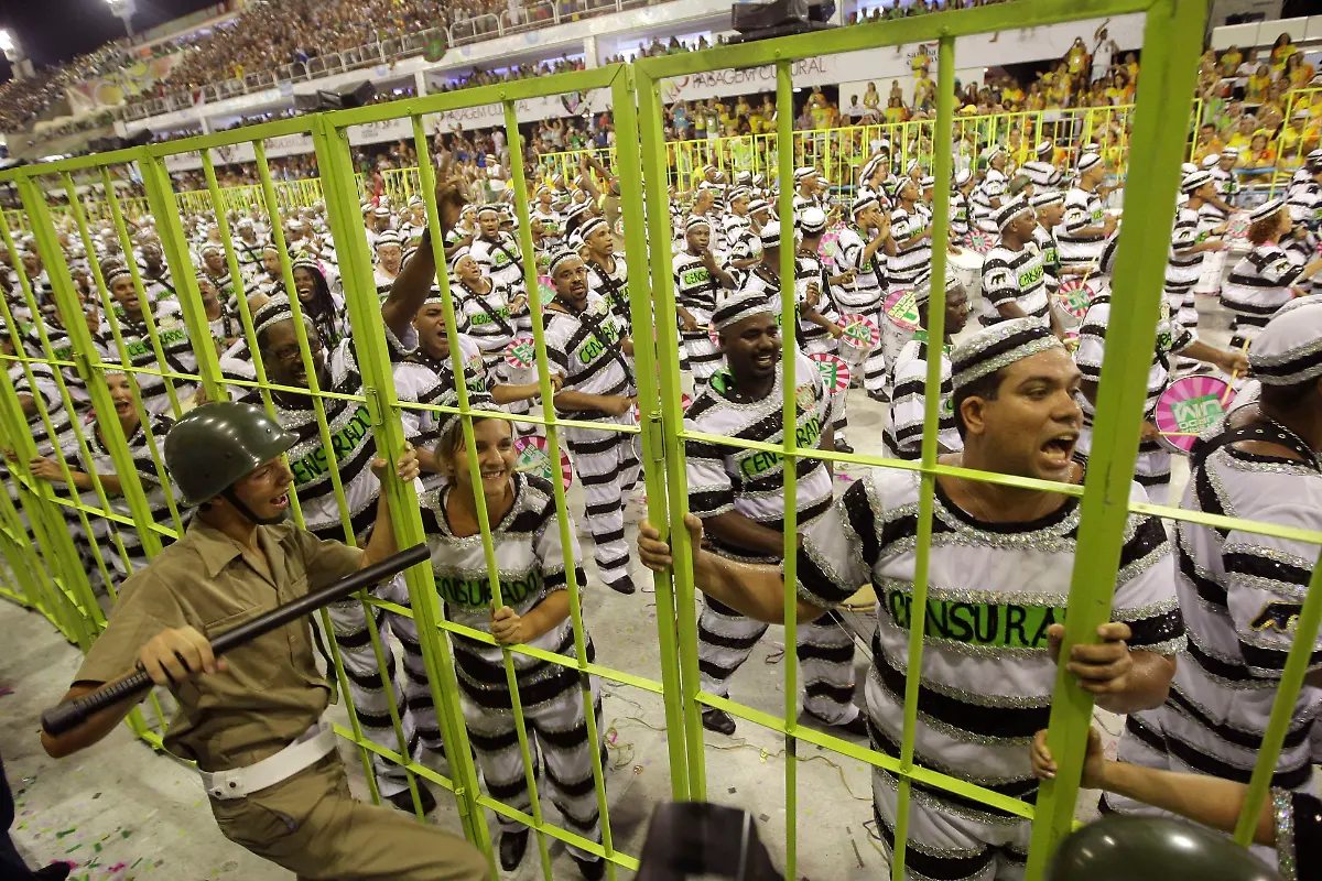 Brazil-Carnival-XSI173-jpg2104091980403844045