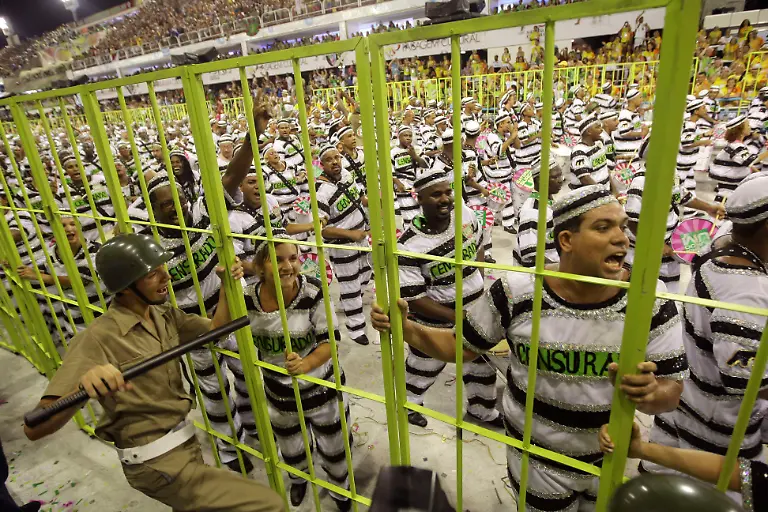 Brazil-Carnival-XSI173-jpg2104091980403844045