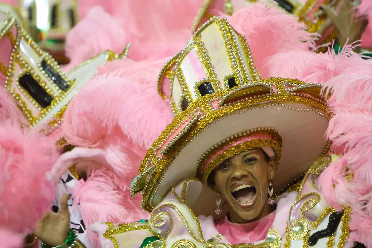 Brazil-Carnival-XSI180-jpg5228479092761507685