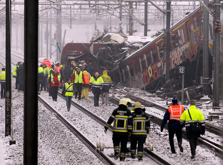 Belgium-Train-Crash-YL106-jpg8585106937291905825