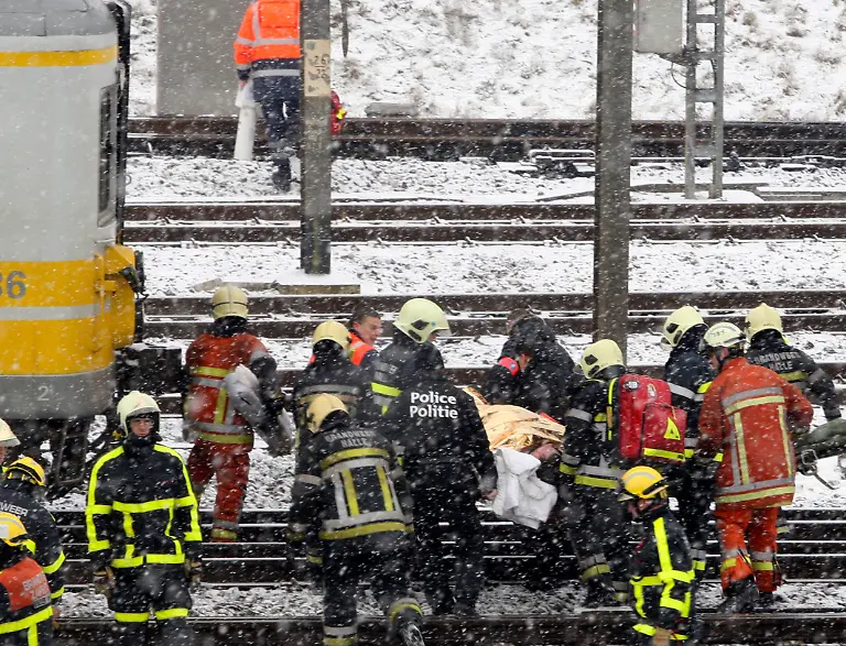 Belgium-Train-Crash-YL105-jpg2842568942764106978