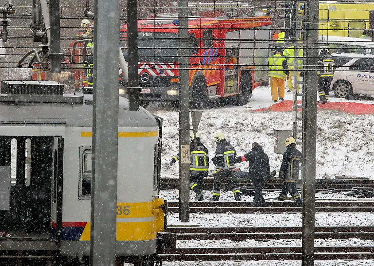 Belgium-Train-Crash-YL104-jpg2681085727361439109