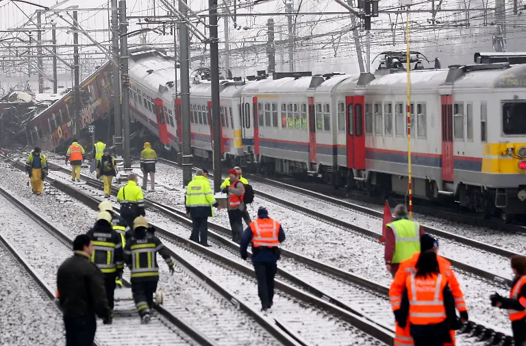 Belgium-Train-Crash-YL102-jpg7193581307824488567