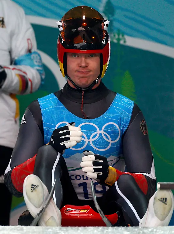 OLY253-OLYMPICS-LUGE-0213-11-JPG6210587816535788315