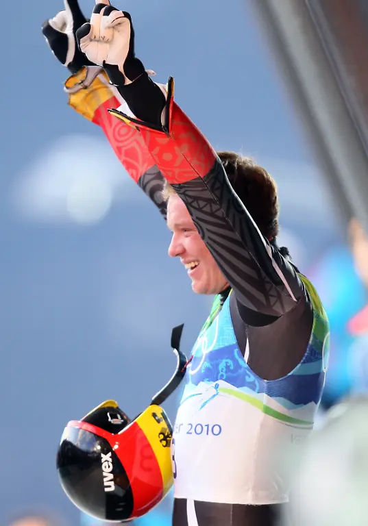 Vancouver-Olympics-Luge-OLYBO149-jpg8571402408592147804
