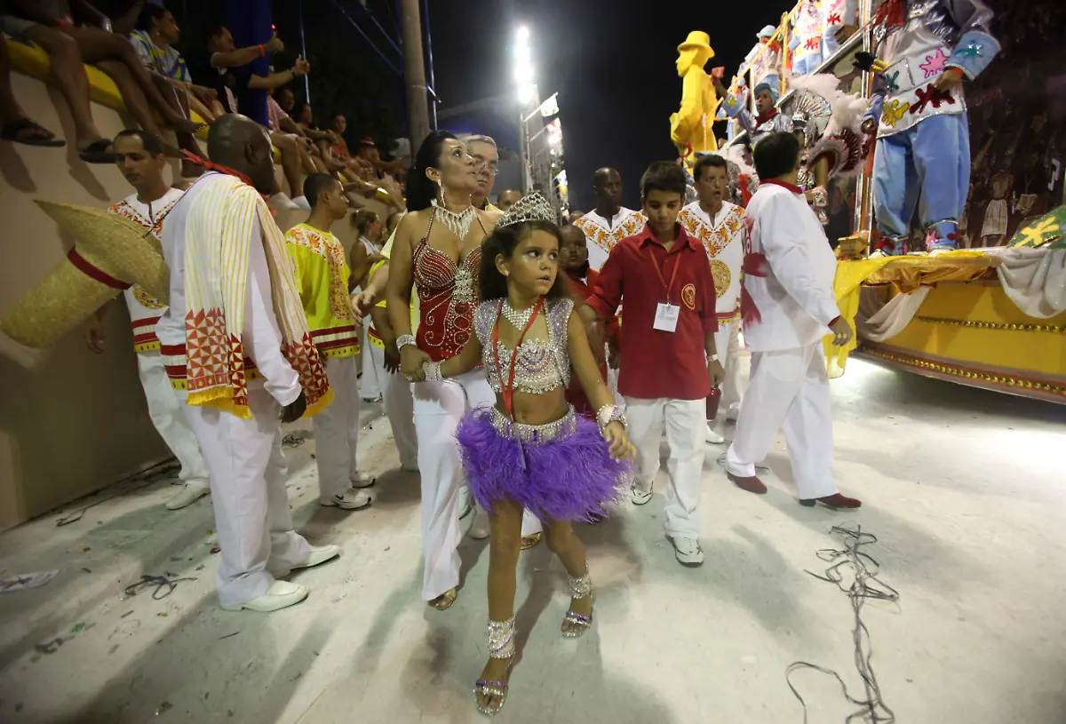 Brazil-Carnival-RIO149-jpg3772729391447459121