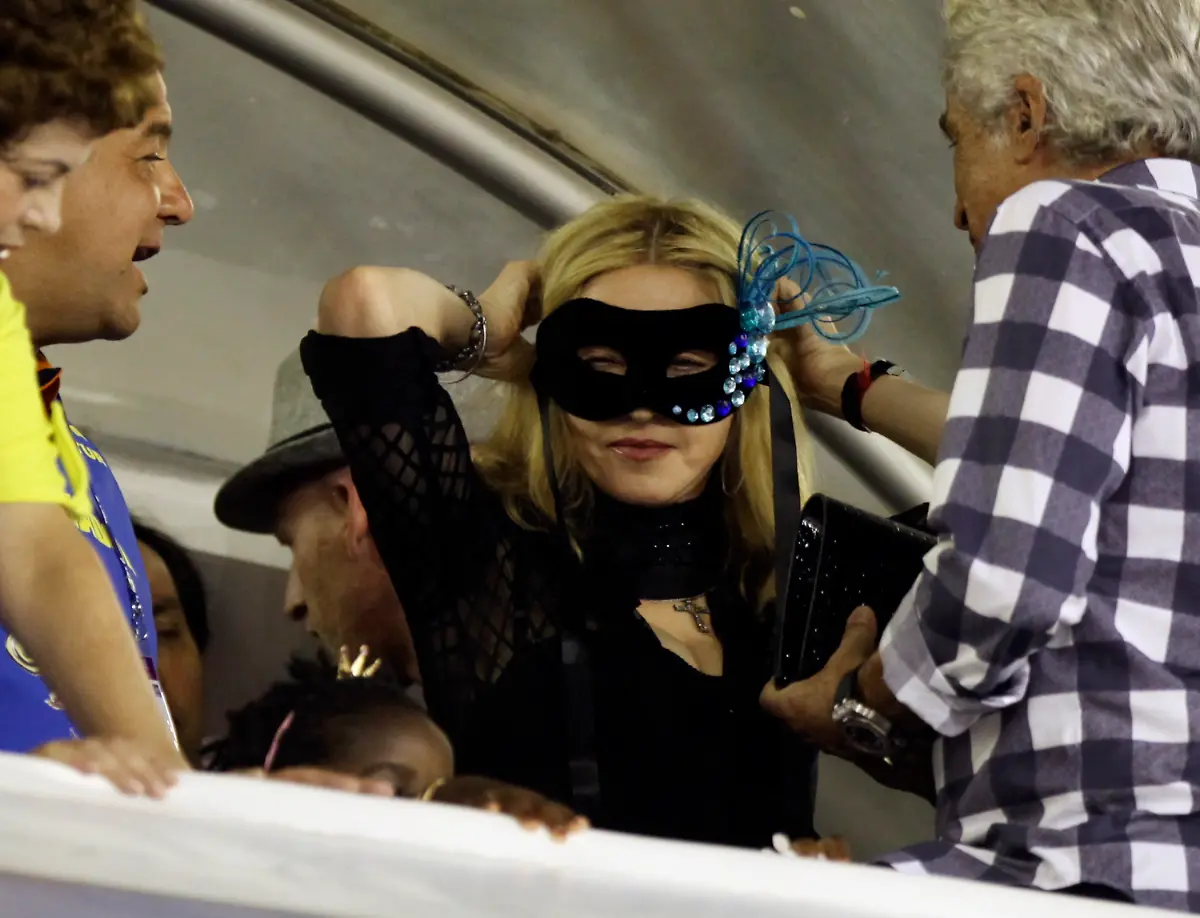 Brazil-Carnival-RIO177-jpg2255494305855333806