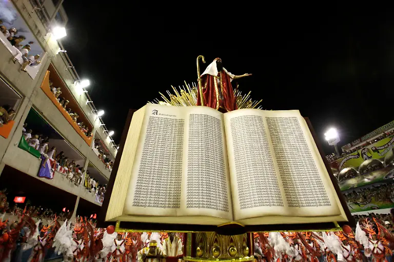 RJO776-BRAZIL-CARNIVAL-0215-11-JPG7767882523081655556