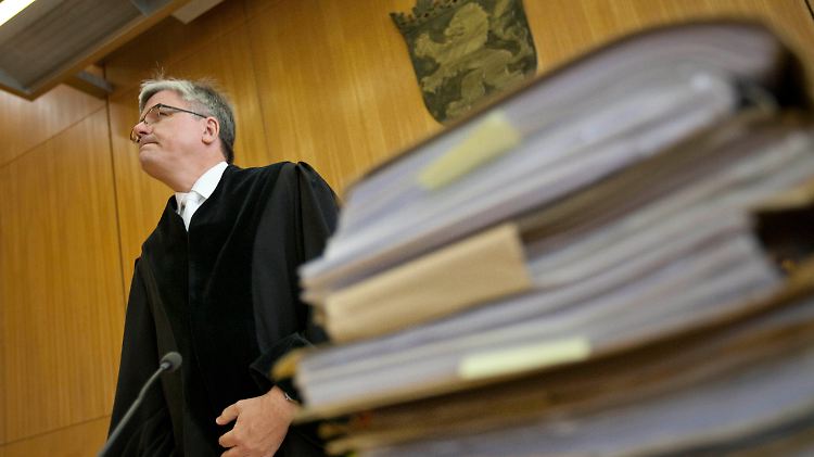 Die 3000 Euro Entschädigung, die Richter Christoph Hefter Magnus Gäfgen zugsprach, bleiben in der Staatskasse.