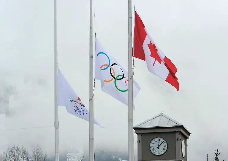 Vancouver-Olympics-Luge-OLYAL136-jpg7702704189282252846