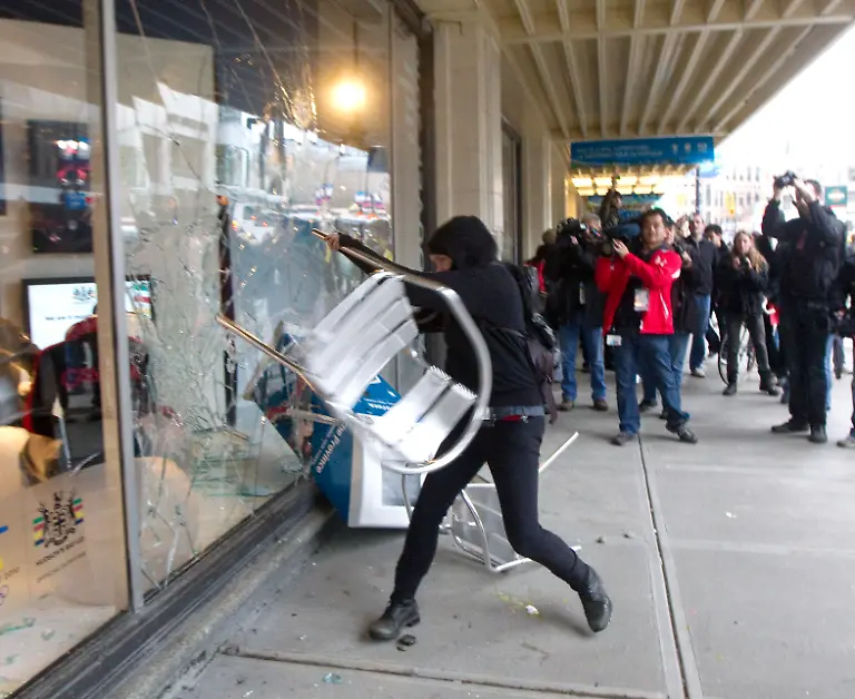 Vancouver-Olympics-Protest-NSD115-jpg4658105060722297877