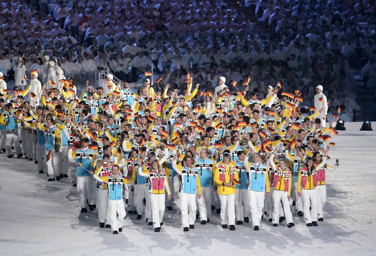 Vancouver-Olympics-Opening-Ceremony-OLYOC306-jpg4297551542383035441