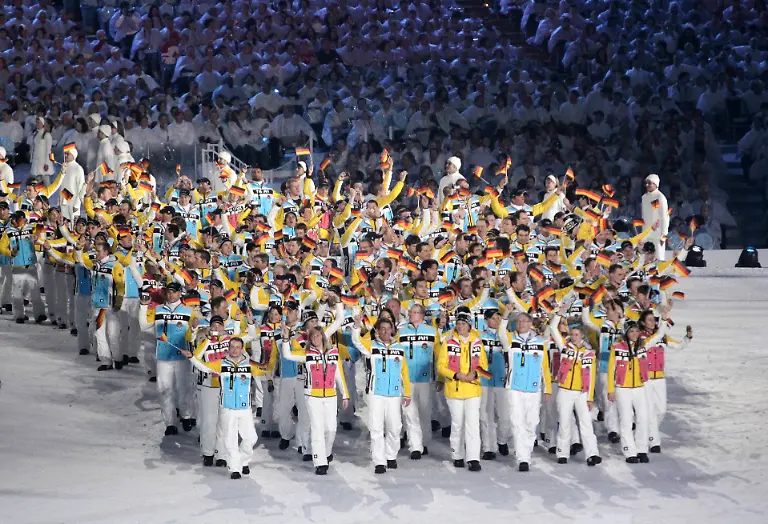 Vancouver-Olympics-Opening-Ceremony-OLYOC306-jpg4297551542383035441