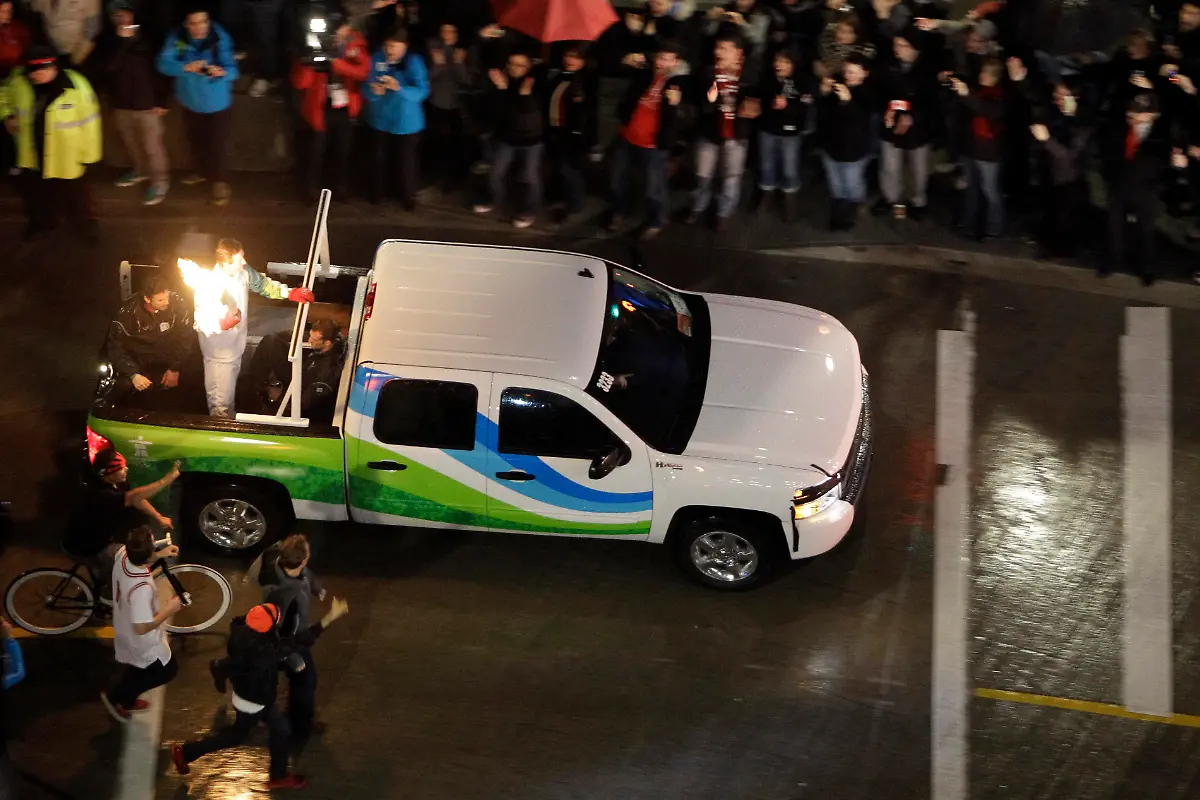 Vancouver-Olympics-Opening-Ceremony-OLY104-jpg5577046529098286643