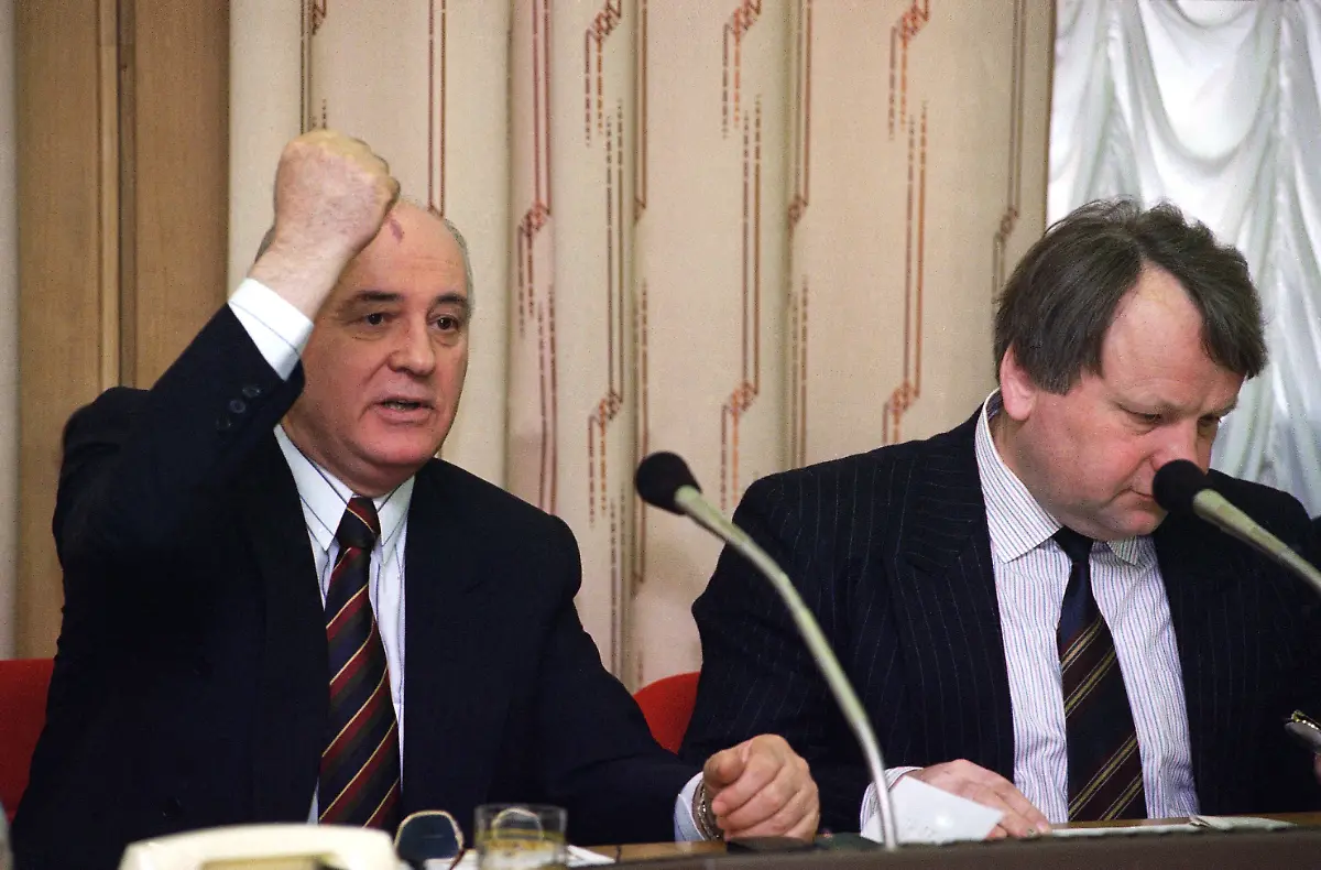 Gorbi-verteidigt-Perestroika-1995