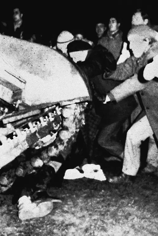 Litauen-Unruhen-DemounterPanzer-1991