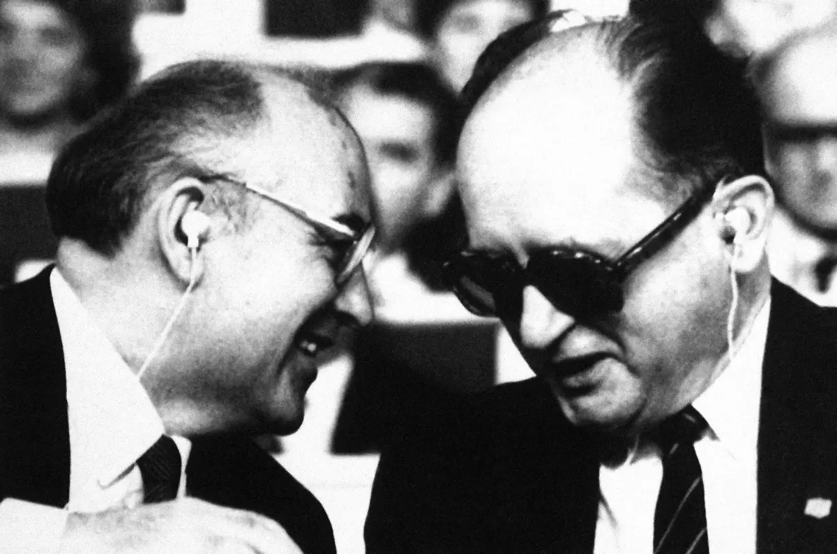 Gorbi-Jaruzelski-010786