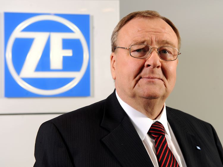 Tiefe Sorgenfalten bei Hans-Georg Härter.