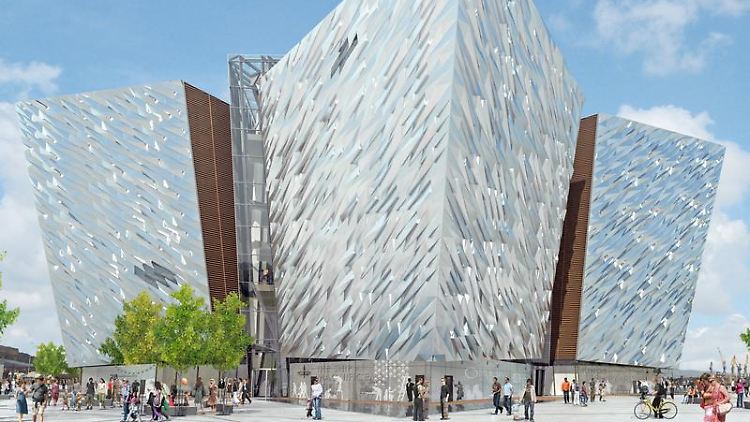 Mit seiner ungewöhnlichen Architektur soll das "Titanic Belfast" zum neuen Wahrzeichen der Stadt werden.