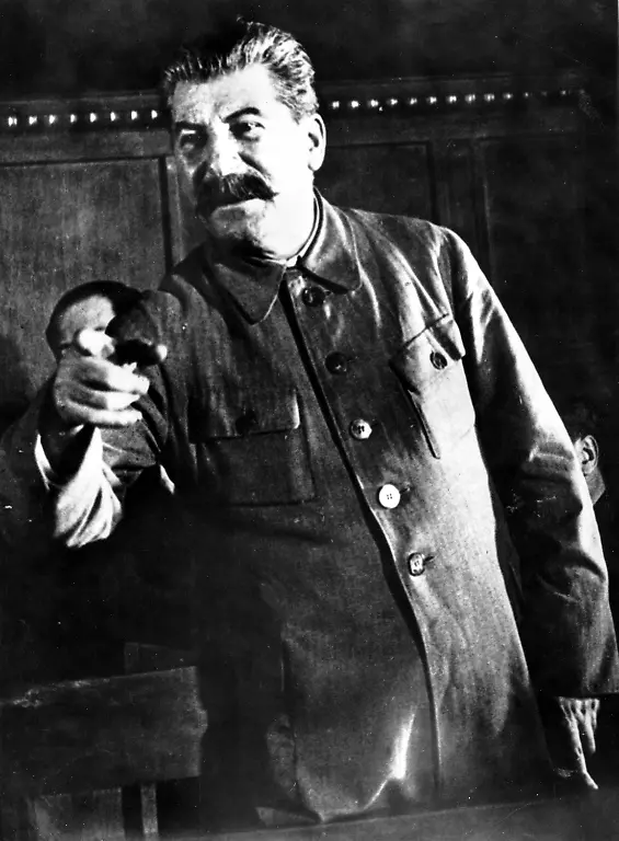 Stalin-stehend