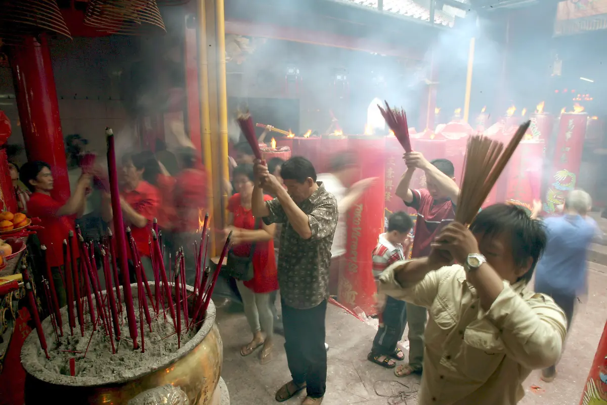 China-neujahr-raeucherstaebchen