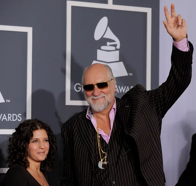 Grammy-Awards-Arrivals-CAKJ308-jpg5285614997563214905