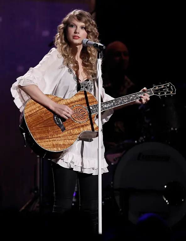 Grammy-Awards-Show-CADC258-jpg6527442299246194281