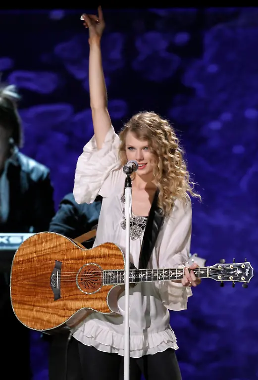LOA188-GRAMMYS-SHOW-0201-11-JPG1291352946098584935