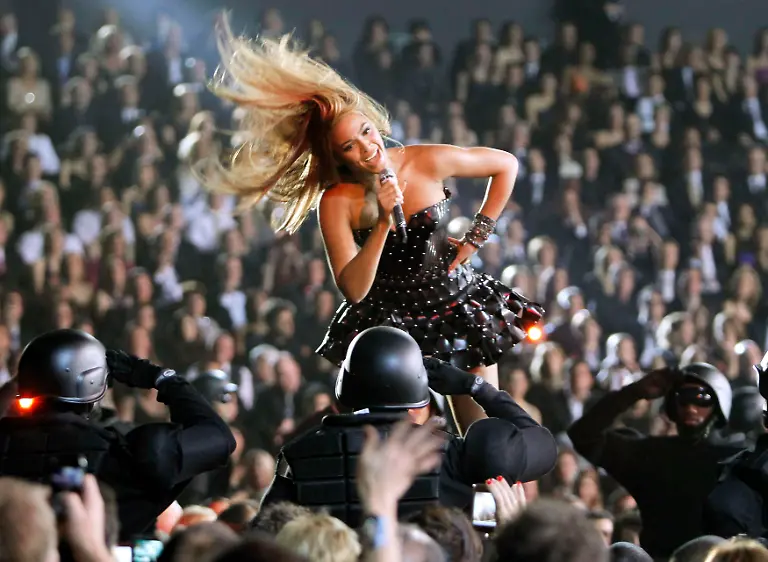 LOA141-GRAMMYS-SHOW-0201-11-JPG147251533834961197