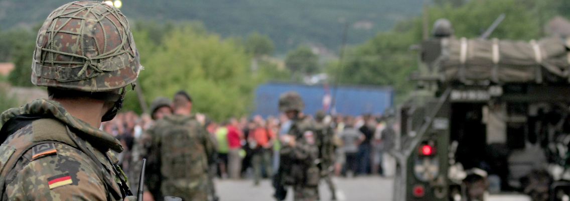 Auch die Bundeswehr ist im Grenzgebiet zwischen Serbien und Kosovo bei der KFOR im Einsatz.