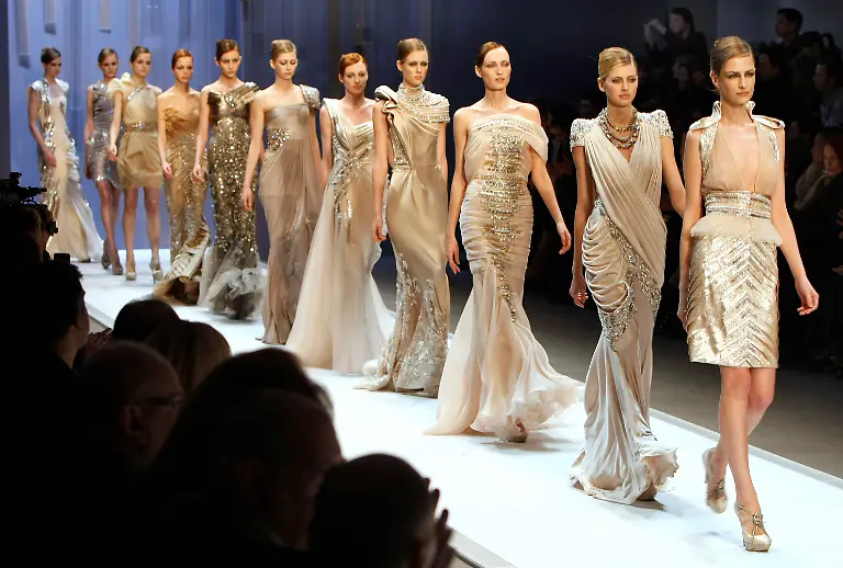 FRANCE-FASHION-DLM126-jpg6245370062574282720