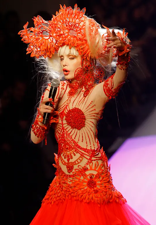 FRANCE-FASHION-PAR134-jpg2985792504132092196