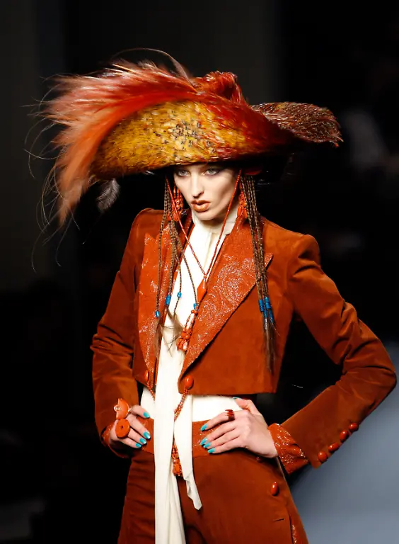 FRANCE-FASHION-ENA121-jpg4720601020378430677