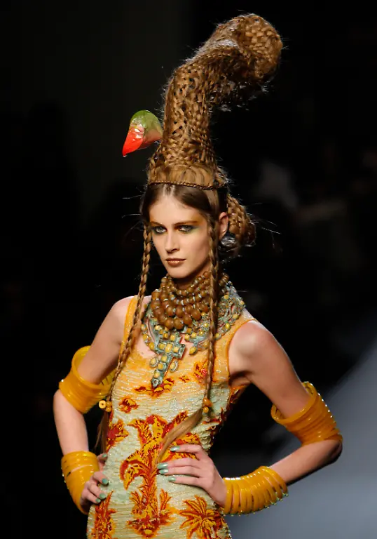 FRANCE-FASHION-PAR130-jpg3439806244370293752