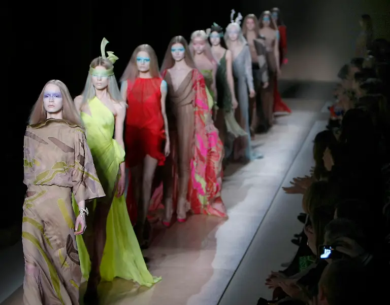 FRANCE-FASHION-DLM118-jpg583804822029529610