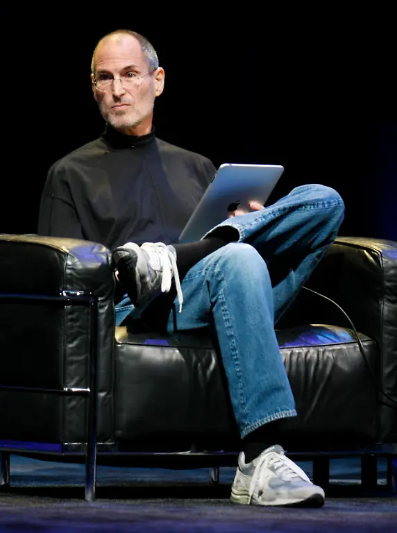 Simsen-trotz-SIM-Karte-nicht-vorgesehen-Apple-Chef-Steve-Jobs-bei-der-Praesentation-des-iPads