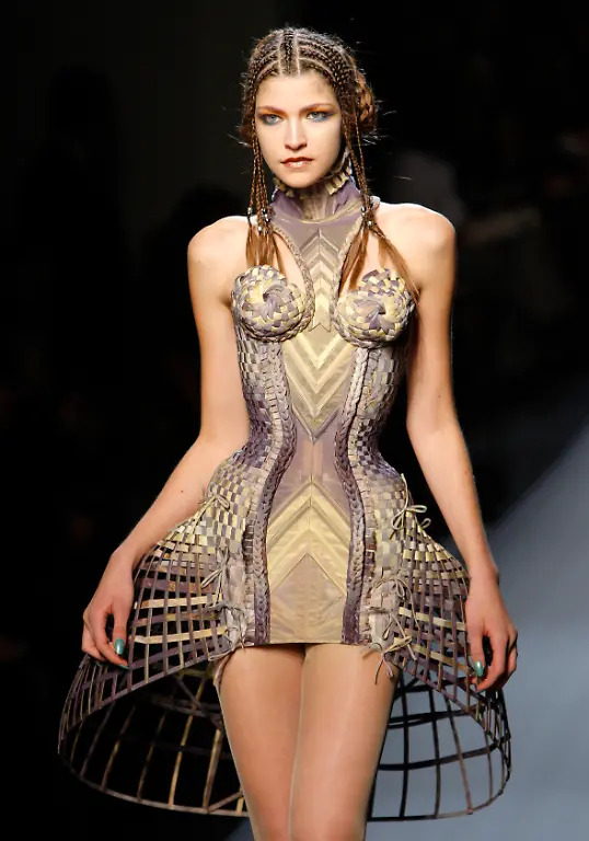 APTOPIX-FRANCE-FASHION-ENA116-jpg5421528624108668488