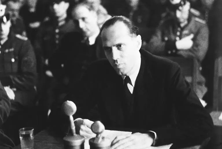 Bundesarchiv-Bild-147-1277-Volksgerichtshof-Helmuth-James-Graf-v-Moltke