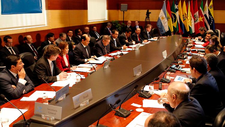 Treffen in Lima: Die Finanzminister der UNASUR-Staaten.