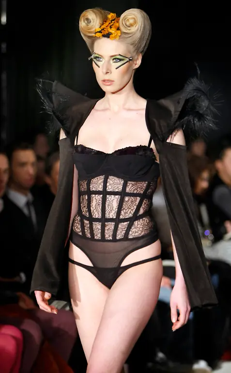FRANCE-FASHION-DLM108-jpg3417680268475618034